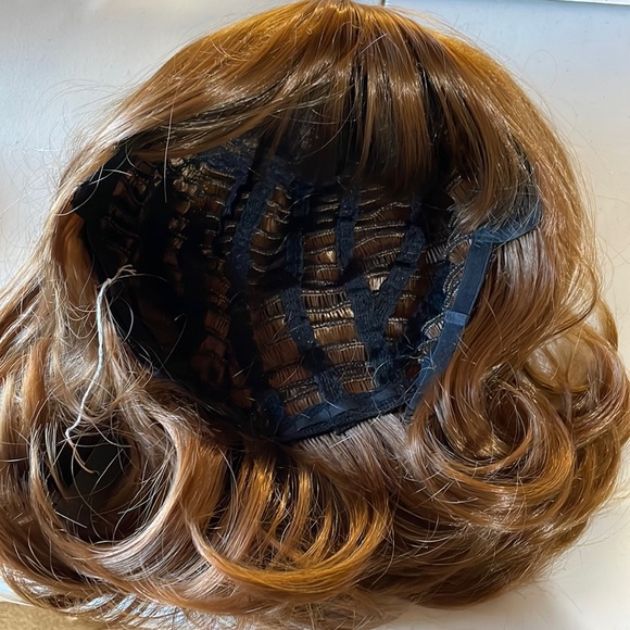 NWT amber copper wig end curl bob with bangs center part glossy 11”- 13” stretch - Picture 11 of 16